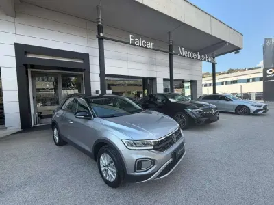 Usata VW T-Roc Life 150 CV (110 kW) 2024 Argento SUV
