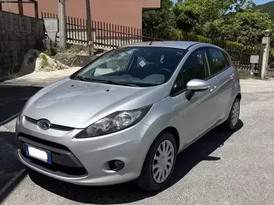 Usata Ford Fiesta 68 CV (50 kW) 2010 Grigio Utilitaria