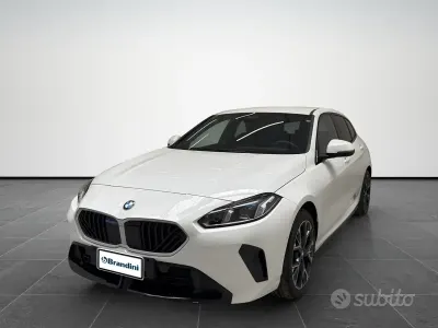 Nuova BMW 118 M Sport 150 CV (110 kW) 2026 Alpin white pastello Utilitaria