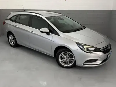 Usata Opel Astra Innovation 110 CV (80 kW) 2016 Grigio Berlina