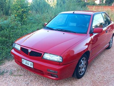 Usado Lancia Delta 103 CV (75 kW) 1998 Rojo Utilitario