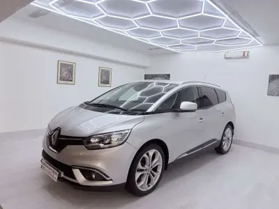 Usata Renault Grand Scénic IV 110 CV (80 kW) 2018 Grigio Monovolume