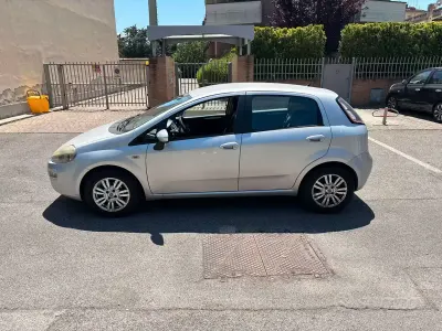 Usata Fiat Punto 69 CV (50 kW) 2012 Grigio Utilitaria