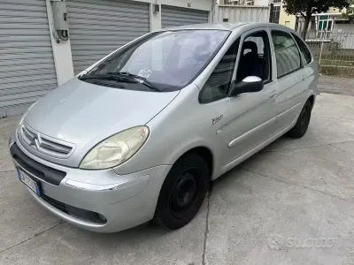 Usata Citroën Xsara Picasso 95 CV (69 kW) 2004 Grigio Monovolume