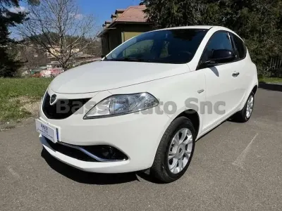 Usata Lancia Ypsilon S 95 CV (69 kW) 2014 Bianco gelato Utilitaria