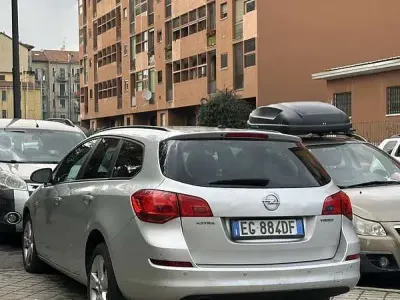 Usata Opel Astra 140 CV (102 kW) 2011 Argento Station wagon