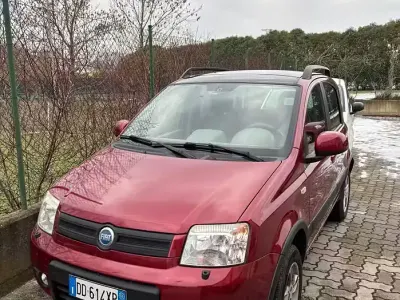 Usata Fiat Panda 4x4 Climbing 60 CV (44 kW) 2006 Rosso Utilitaria