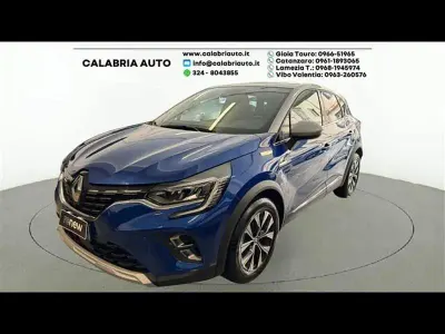 Usata Renault Captur Intens 140 CV (102 kW) 2022 Blu scuro SUV