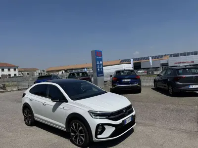 Usata VW Taigo R-line 116 CV (85 kW) 2024 Pure white tetto nero SUV