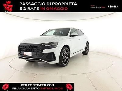 Usata Audi Q8 Comfort 231 CV (169 kW) 2022 Bianco ghiacciaio metallizzato SUV