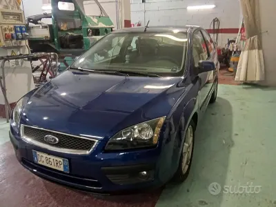 Occasion Ford Focus 90 ch (66 kW) 2007 Bleue Berline