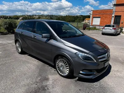 Käytetty Mercedes B200 156 HP (114 kW) 2015 Harmaa Tila-auto