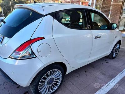 Usata Lancia Ypsilon 85 CV (62 kW) 2012 Bianco Utilitaria