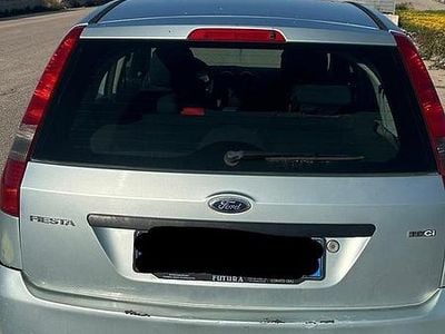Usata Ford Fiesta 73 CV (53 kW) 2005 Grigio Utilitaria