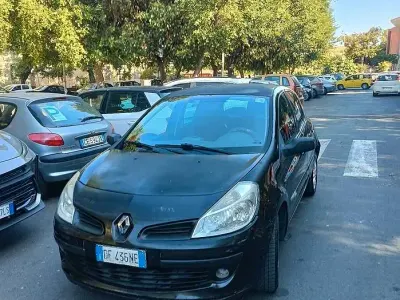 Usata Renault Clio II LE 75 CV (55 kW) 2007 Nero Berlina