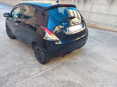 Usata Lancia Ypsilon 69 CV (50 kW) 2020 Blu Utilitaria