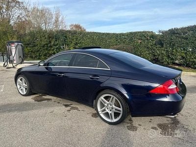 Usata Mercedes CLS320 224 CV (164 kW) 2006 Blu/azzurro Berlina