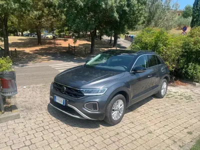 Usata VW T-Roc Life 110 CV (80 kW) 2023 Grigio SUV