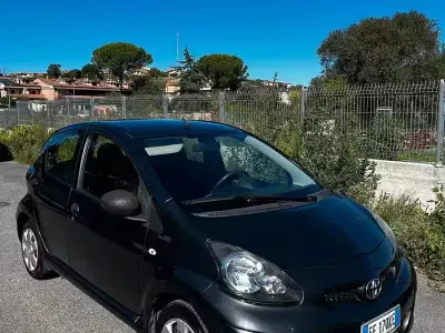 Usata Toyota Aygo 68 CV (50 kW) 2011 Grigio Utilitaria