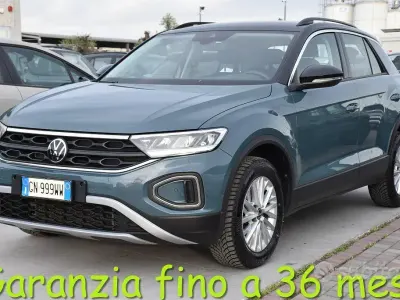 Usata VW T-Roc Life 116 CV (85 kW) 2023 Blu SUV
