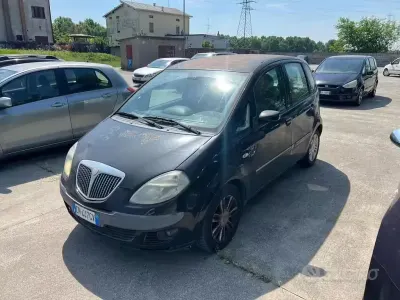 Usata Lancia Musa 95 CV (69 kW) 2004 Marrone Monovolume