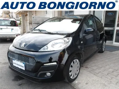 Usata Peugeot 107 Active 68 CV (50 kW) 2012 Nero Utilitaria