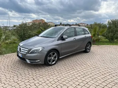 Usata Mercedes B160 Executive 90 CV (66 kW) 2014 Grigio Utilitaria