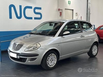 Usata Lancia Ypsilon 59 CV (43 kW) 2004 Argento Utilitaria