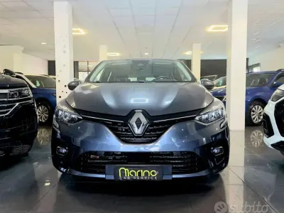 Begagnad Renault Clio V 101 HK (74 kW) 2022 Vit Halvkombi