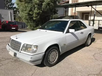 Usata Mercedes 200 122 CV (89 kW) 1992 Bianco Coupé