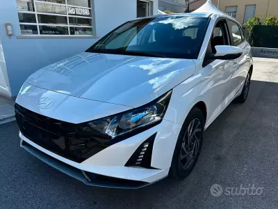 Ny Hyundai i20 100 HK (73 kW) 2026 Hvid Hatchback
