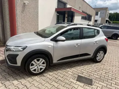 Usata Dacia Sandero Expression 101 CV (74 kW) 2024 Grigio Berlina