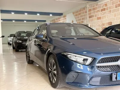 Usata Mercedes A180 Business 116 CV (85 kW) 2022 Blu/azzurro Berlina