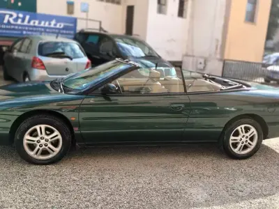 Usata Chrysler Stratus 133 CV (97 kW) 1996 Verde Cabrio