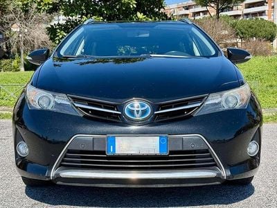 Usata Toyota Auris Hybrid Active 99 CV (72 kW) 2015 Nero Station wagon