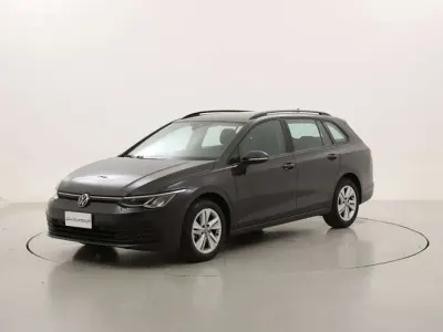 Usata VW Golf VIII Life 116 CV (85 kW) 2022 Grigio Station wagon
