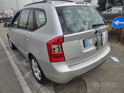 usata Kia Carens automatica 2000crd