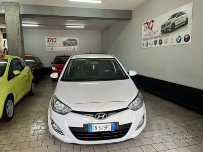 Usata Hyundai i20 Edition 74 CV (54 kW) 2012 Bianco Utilitaria