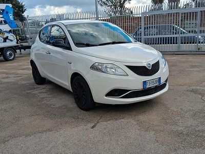 Usado Lancia Ypsilon 69 CV (50 kW) 2017 Blanco Utilitario