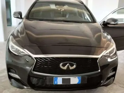 Usata Infiniti Q30 Sport Tech 170 CV (125 kW) 2016 Nero Berlina