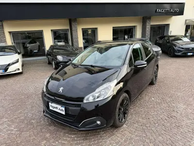 Usata Peugeot 208 75 CV (55 kW) 2018 Nero Utilitaria