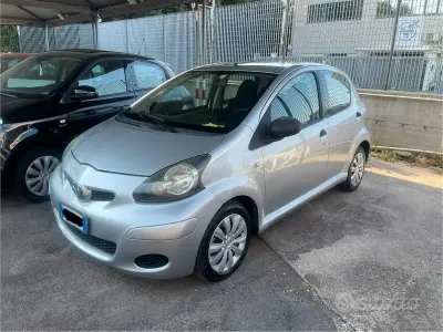 Usata Toyota Aygo 68 CV (50 kW) 2010 Grigio Utilitaria