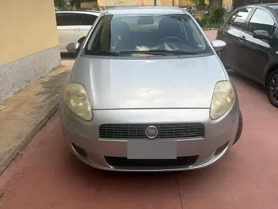 Usata Fiat Grande Punto 75 CV (55 kW) 2007 Grigio Utilitaria
