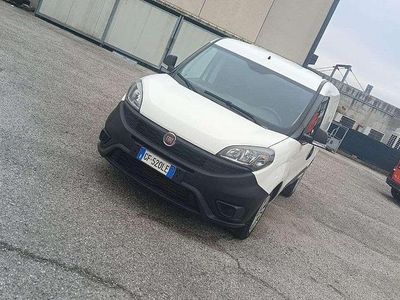 Usata Fiat Doblò Lounge 105 CV (77 kW) 2021 Bianco Monovolume