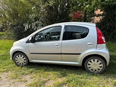 Usata Peugeot 107 68 CV (50 kW) 2007 Grigio Utilitaria