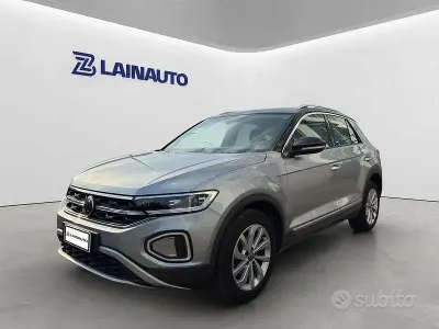 Käytetty VW T-Roc Style 110 HP (80 kW) 2023 Harmaa Katumaasturi