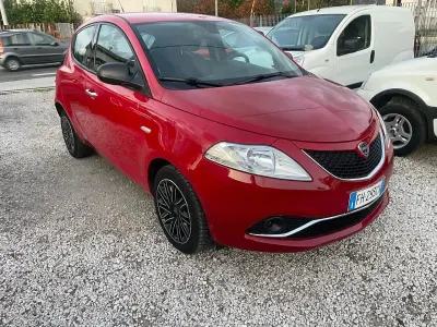 Usata Lancia Ypsilon 95 CV (69 kW) 2017 Rosso Utilitaria