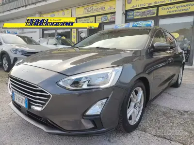 Käytetty Ford Focus Business Edition 120 HP (88 kW) 2018 Harmaa Sedan