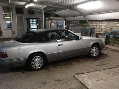 Usata Mercedes E200 136 CV (100 kW) 1994 Cabrio
