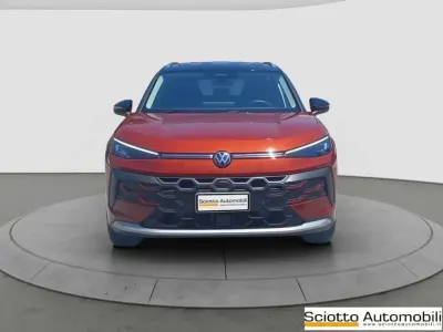 Nuova VW T-Roc Style 116 CV (85 kW) 2026 Flame red SUV